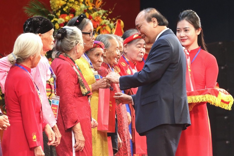 Thủ tướng đề nghị các địa phương thực hiện phụng dưỡng, chăm lo đời sống vật chất, tinh thần và sức khỏe các mẹ Việt Nam Anh hùng ở mức tốt nhất
