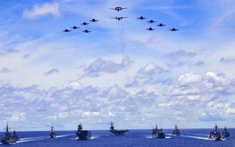 àu HMAS Canberra, Hobart, Stuart, Arunta và Sirus tham gia cuộc tập trận với Mỹ và Nhật Bản ở biển Philippine. Nguồn: The Australia.