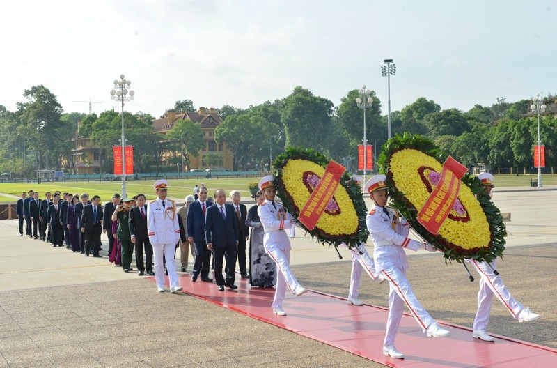 Lãnh đạo Đảng, Nhà nước, Mặt trận Tổ quốc vào Lăng viếng Chủ tịch Hồ Chí Minh