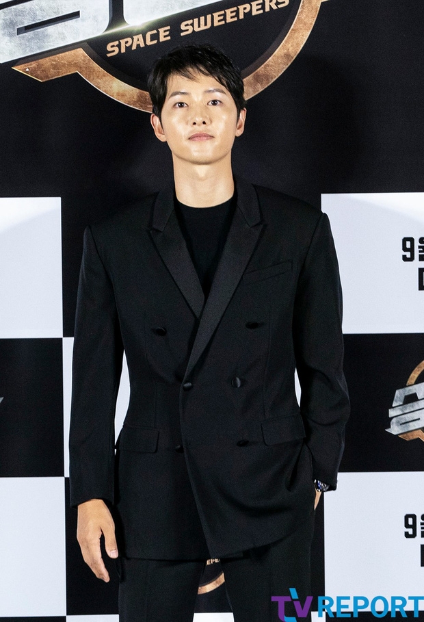song joong ki lo dien dien trai, tran day suc song sau ly hon hinh anh 2