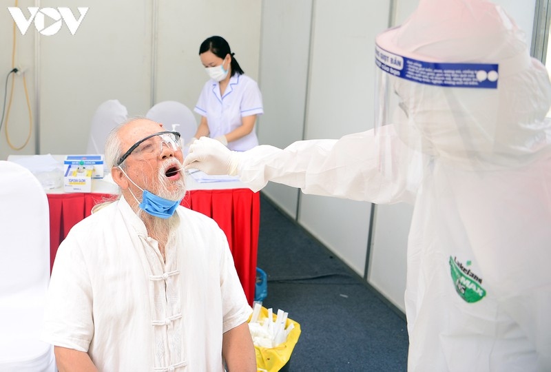 ha noi tiep tuc xet nghiem rt-pcr cho nguoi dan tu Da nang tro ve hinh anh 10