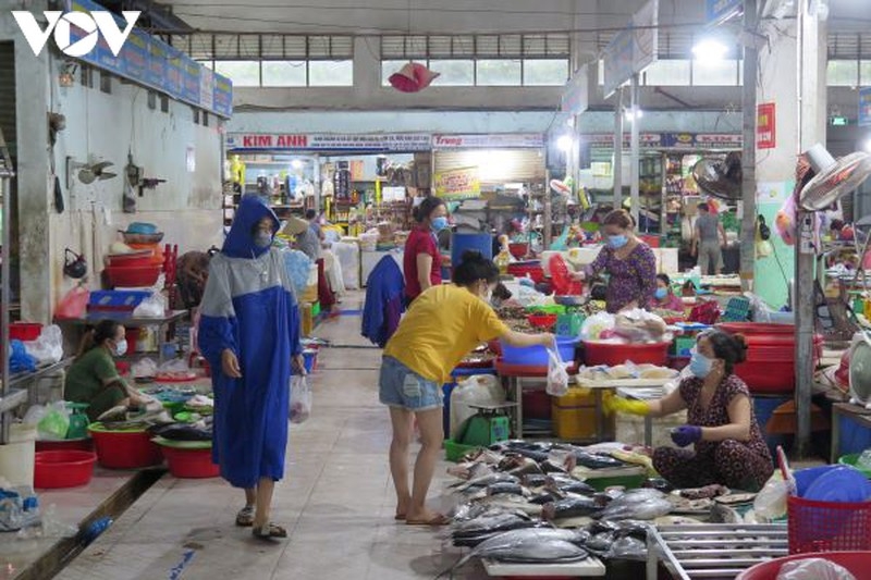 Da nang trong ngay dau tien nguoi dan di cho dung the de ngua covid-19 hinh anh 12