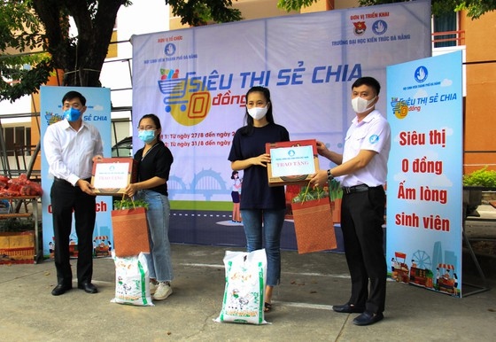 vnd0 supermarket allows da nang students to overcome covid-19 challenges picture 14