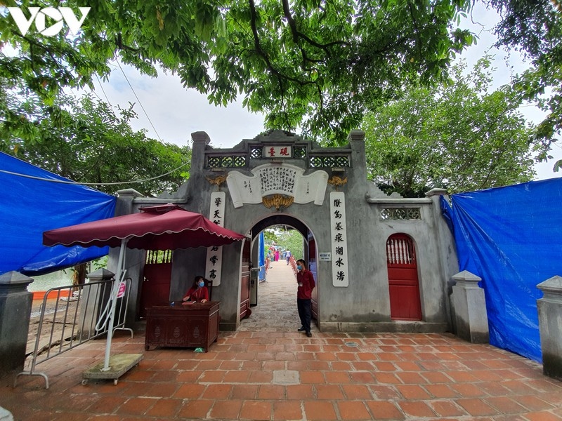 historical relic sites in hanoi left deserted amid covid-19 fears picture 3