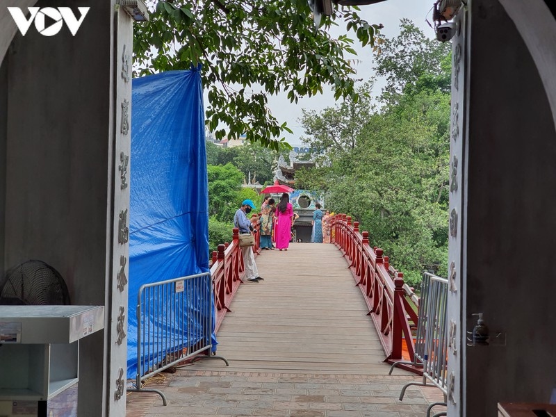 historical relic sites in hanoi left deserted amid covid-19 fears picture 1