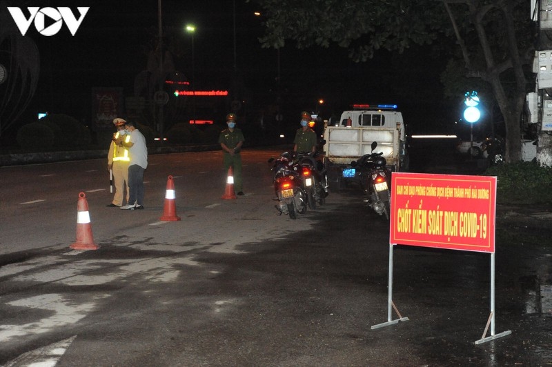 hai duong sets up checkpoints to control spread of covid-19 picture 1