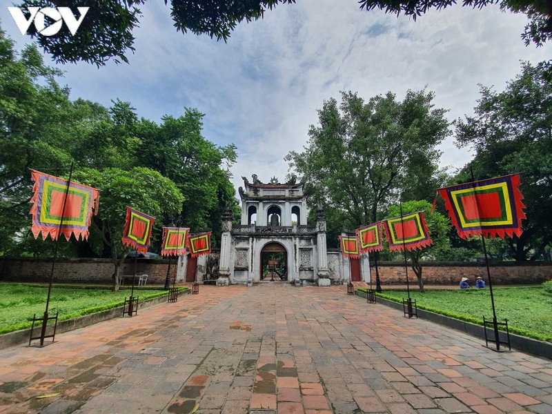 historical relic sites in hanoi left deserted amid covid-19 fears picture 17