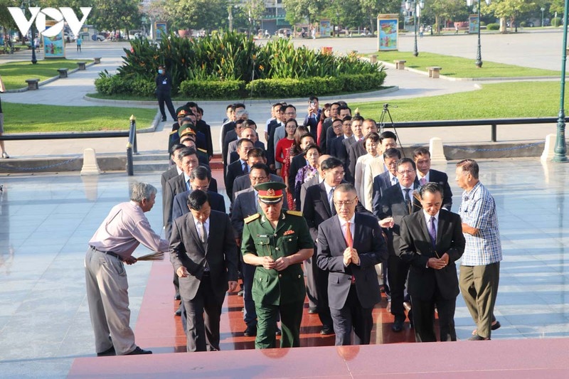 cong dong nguoi viet tai campuchia dang huong nhan ky niem quoc khanh hinh anh 2