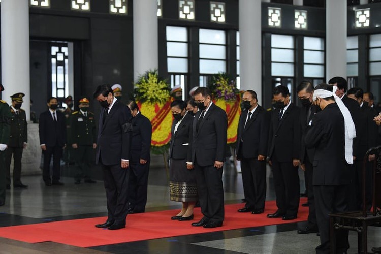 delegations pay homage to former party leader le kha phieu picture 20