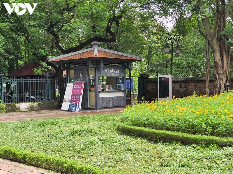 historical relic sites in hanoi left deserted amid covid-19 fears picture 16