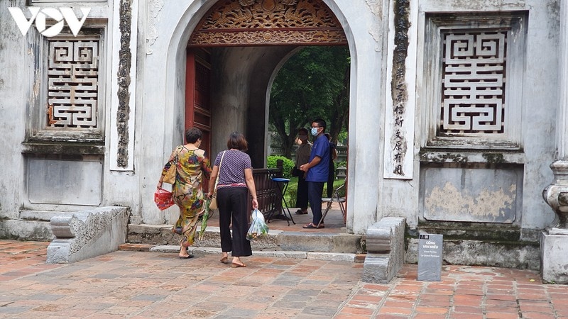 historical relic sites in hanoi left deserted amid covid-19 fears picture 19