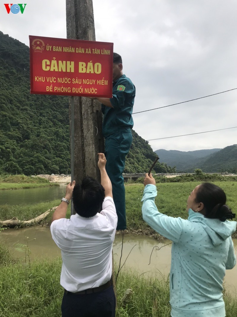 Ngay sau rà soát, huyện đã yêu cầu các xã, thị trấn phân công nhiệm vụ cụ thể cho các tổ chức, đoàn thể, thôn bản cắm biển cảnh báo.