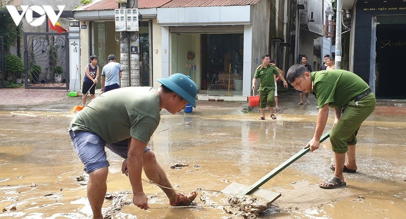 Anh yen bai khan truong don dep sau lu hinh anh 6