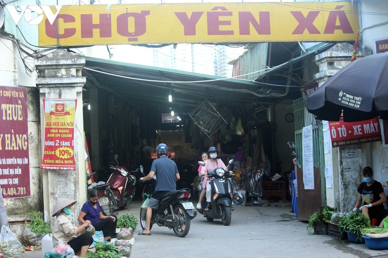 hanoi wet market shoppers follow covid-19 prevention measures picture 6