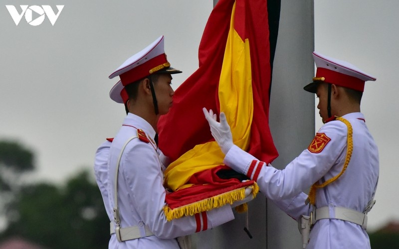 Anh nghi le treo co ru quoc tang nguyen tong bi thu le kha phieu tai ba Dinh hinh anh 6