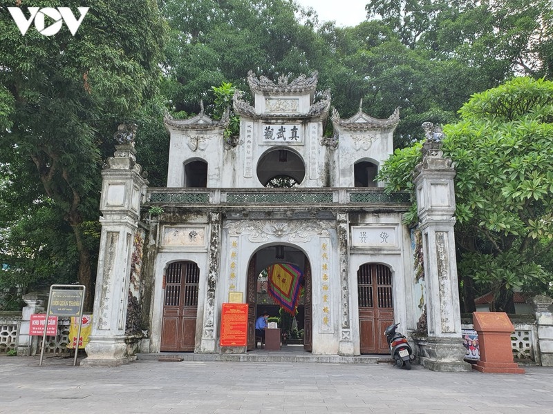 historical relic sites in hanoi left deserted amid covid-19 fears picture 11