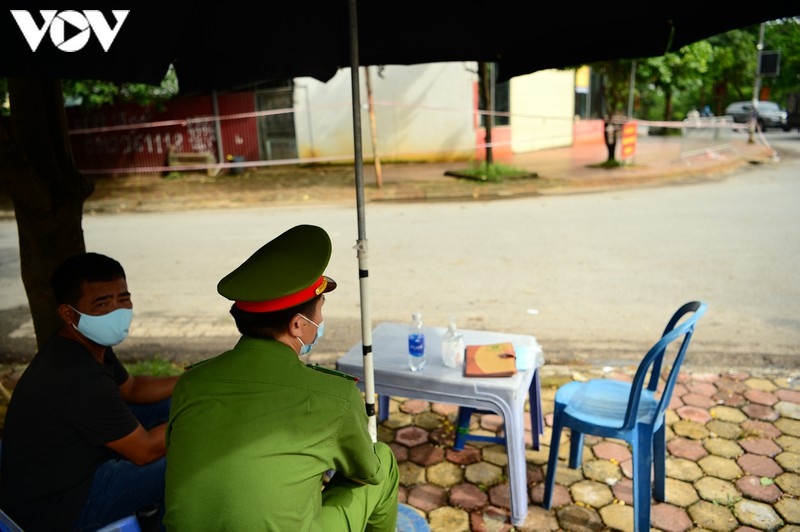 ha noi phong toa quan bia loc vung, tim nguoi lien quan ca nghi mac covid-19 hinh anh 7