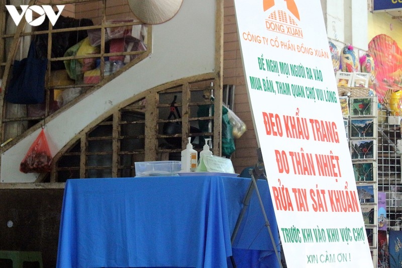 hanoi wet market shoppers follow covid-19 prevention measures picture 7