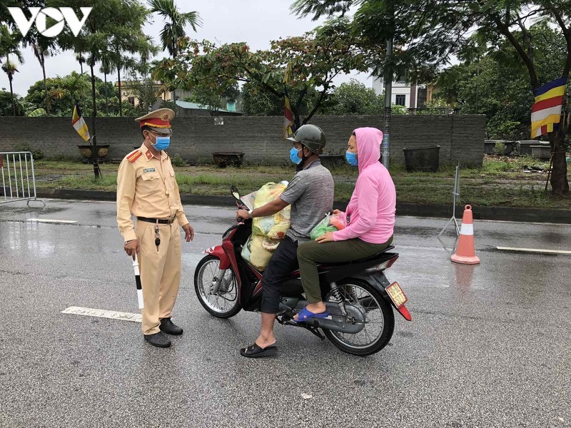 hai duong lap cac chot kiem soat dich benh covid-19 hinh anh 7