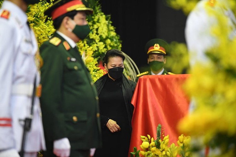 delegations pay homage to former party leader le kha phieu picture 7