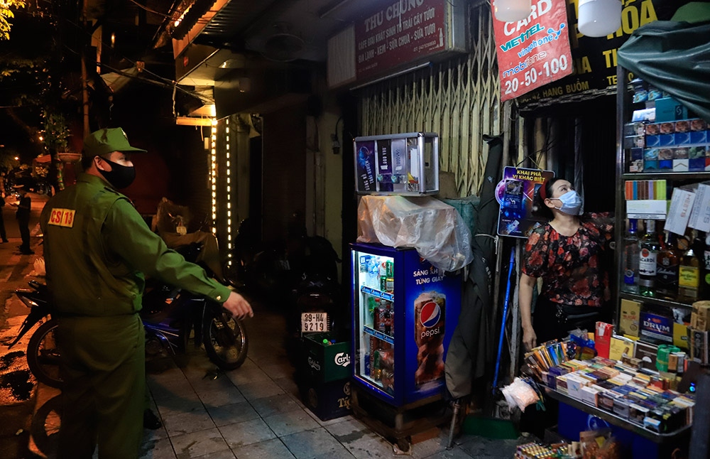 hanoi restaurants implement protective measures against covid-19 picture 7