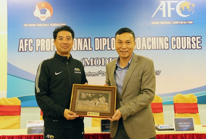 football new japanese technical director quarantined upon arrival in vietnam picture 1