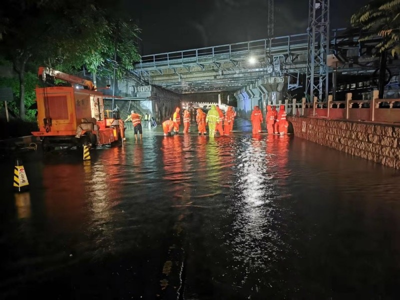 Mưa lớn gây ngập lụt ở thủ đô Bắc Kinh. Ảnh: Nhật báo Bắc Kinh