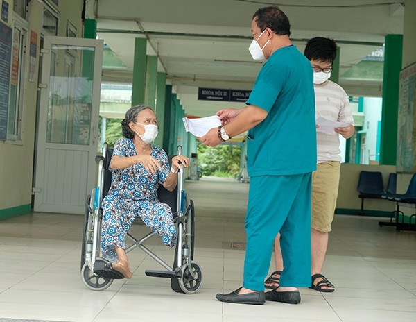 two da nang patients discharged, hanoi conducts rt-pcr tests for 66,914 picture 1