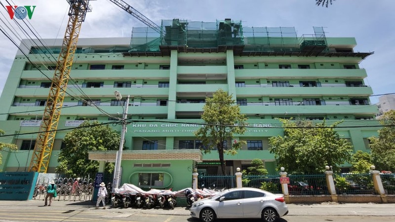 Cam Le hospital in Da Nang city has been locked down after two cases were detected. This is the fifth hospital in the city under travel restrictions
