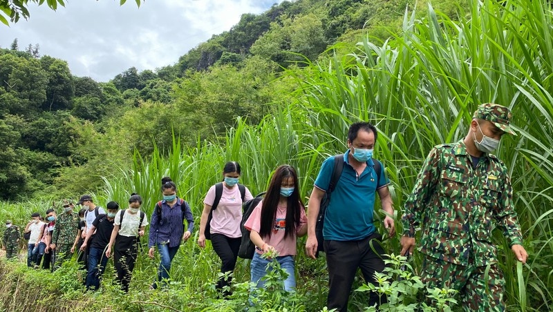 hang chuc nguoi nhap canh trai phep duoc cach ly y te tai cao bang, lang son hinh anh 1