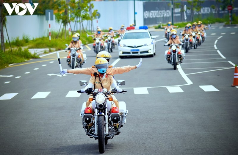 first all-women police escort unit debuts in vietnam picture 1