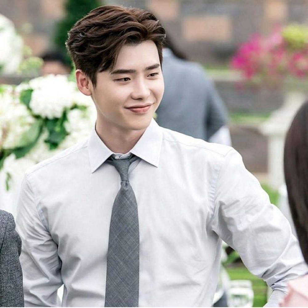 lee jong suk tau biet thu trieu do, tro thanh hang xom cua g-dragon hinh anh 1