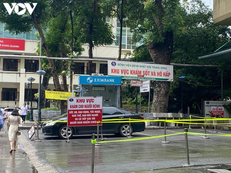 hanoi hospitals tighten covid-19 prevention measures picture 11