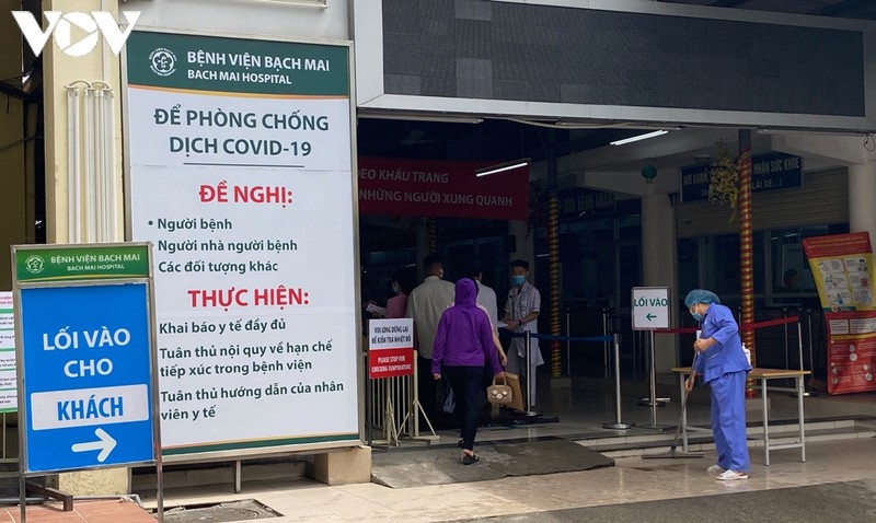 hanoi hospitals tighten covid-19 prevention measures picture 13