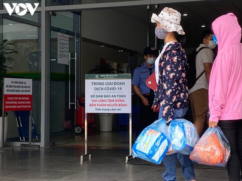 hanoi hospitals tighten covid-19 prevention measures picture 16