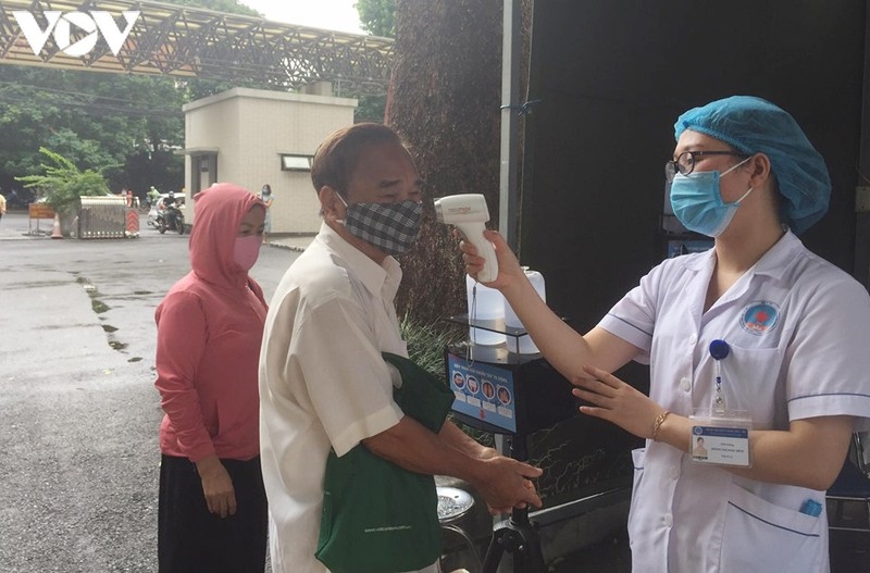 hanoi hospitals tighten covid-19 prevention measures picture 2