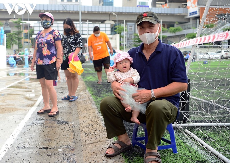 hanoi continues to conduct rt-pcr tests for returnees from da nang picture 6