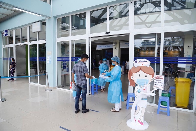 hanoi hospitals tighten covid-19 prevention measures picture 8