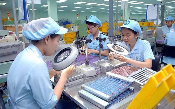 vietnam racks up trade surplus of us 10 billion by mid-august picture 1