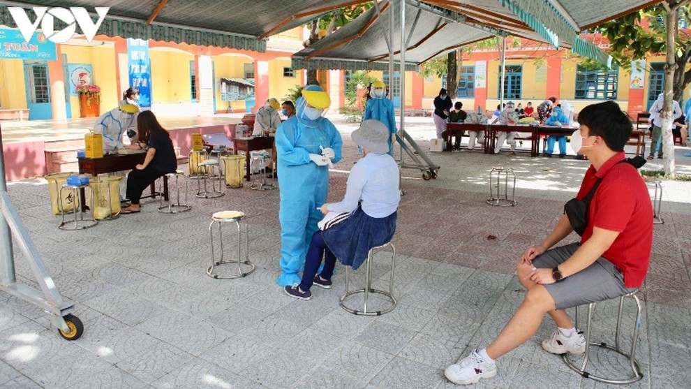 covid-19 two more cases confirmed in vietnam, death toll rises to 27 picture 1