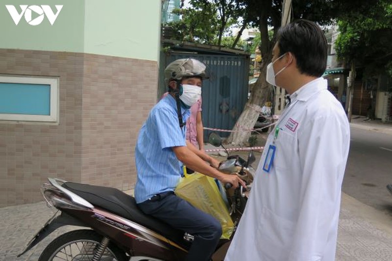 Da nang do bo cach ly benh vien hai chau, hon 300 nguoi duoc ve nha hinh anh 2