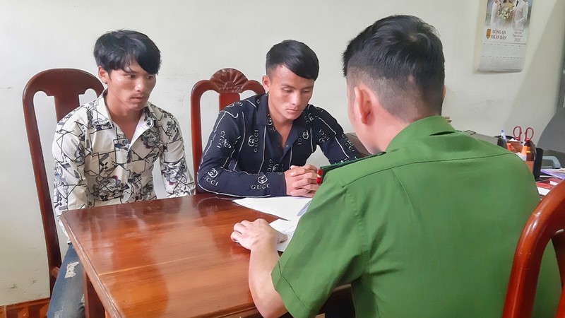 chong di vang, mot phu nu bi 2 ke dot nhap vao nha hiep dam hinh anh 1