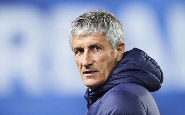 HLV Quique Setien có quyết định táo bạo trước trận gặp Napoli