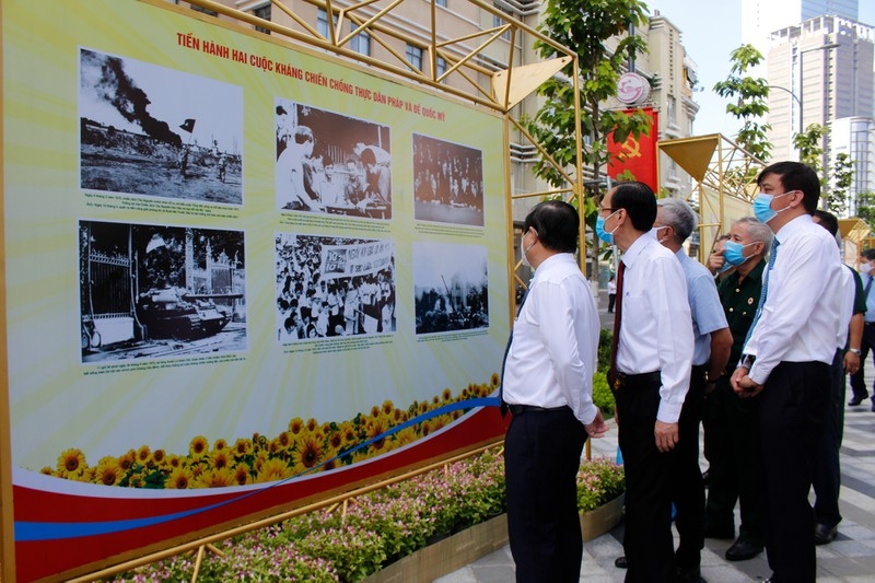 hcm city opens photo exhibition for august revolution and national day picture 4