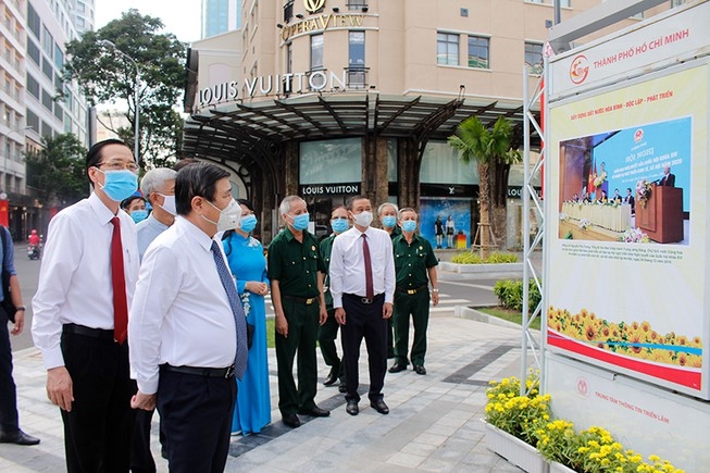 hcm city opens photo exhibition for august revolution and national day picture 2