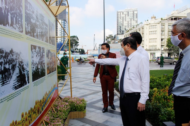 hcm city opens photo exhibition for august revolution and national day picture 3