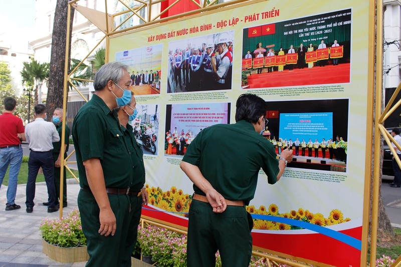 hcm city opens photo exhibition for august revolution and national day picture 5