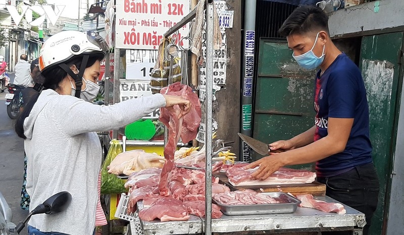 Giá lợn hơi giảm mạnh nhưng giá thịt lợn ở chợ giảm nhỏ giọt