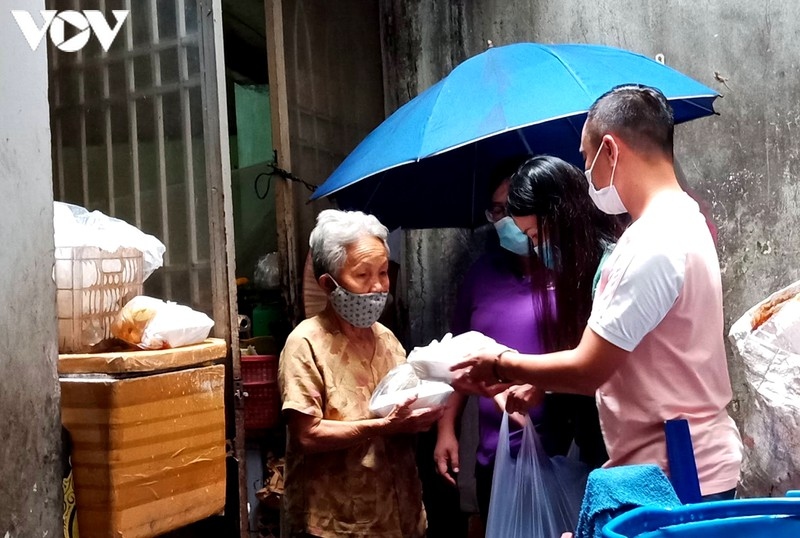 charity provides frontline workers with free meals in covid-19 fight picture 10