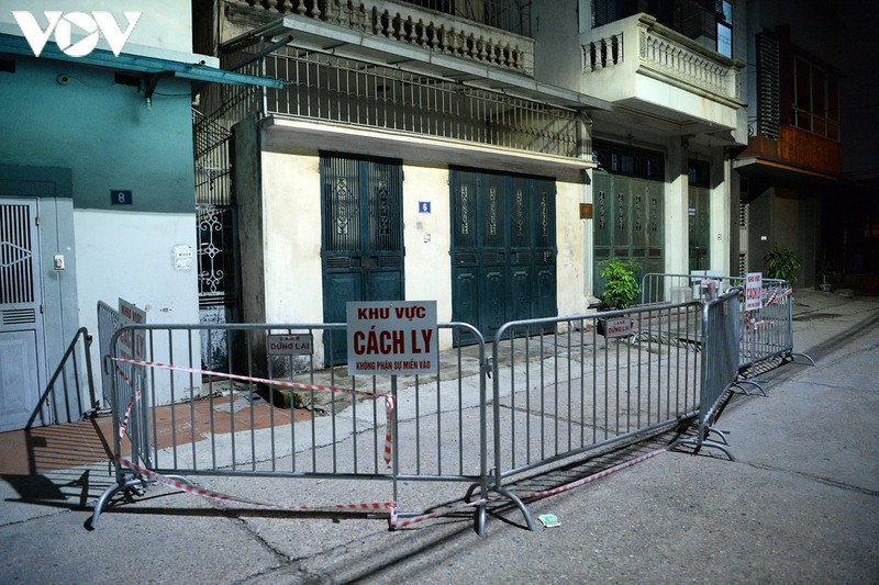 lockdown imposed on e hospital relates to covid-19 patient in hanoi picture 10